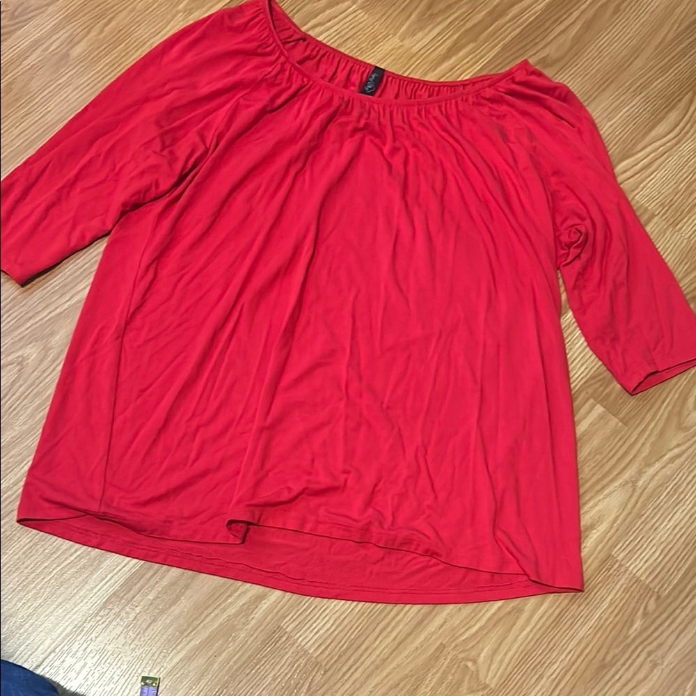 Red Relaxed Ruched Blouse with Three-Quarter Sleeves